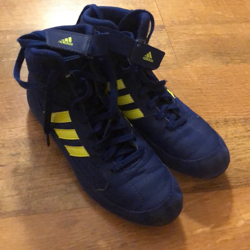 Boys Size 4 Adidas Wrestling Shoes Blue
